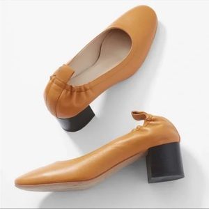 Everlane 10 Day Heel Leather Round Toe Honey
Yellow Shoe